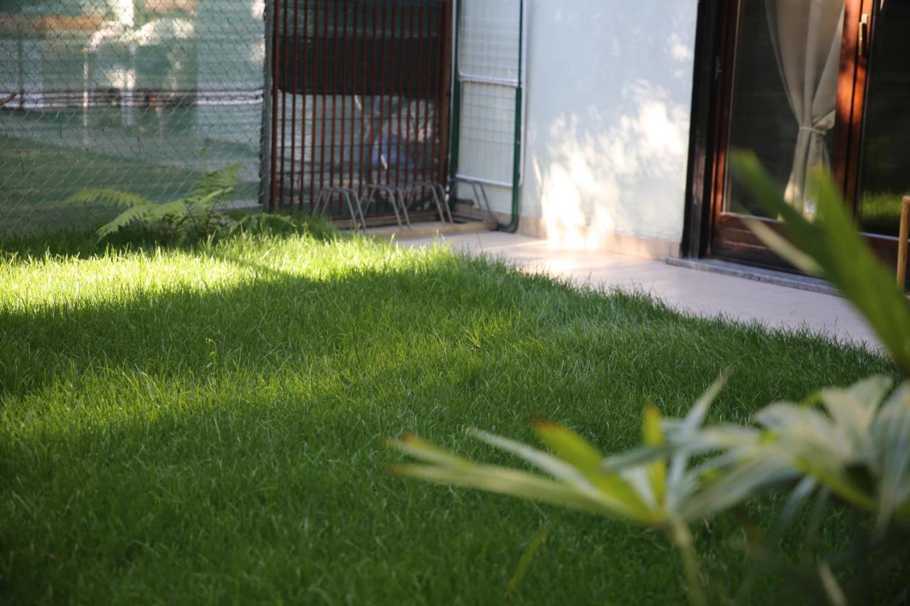 Holiday Residence With Private Garden Exterior foto